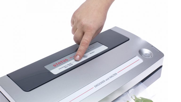 Pritisk na gumb vakuumiranje Start Stop na sivem aparatu BV500.