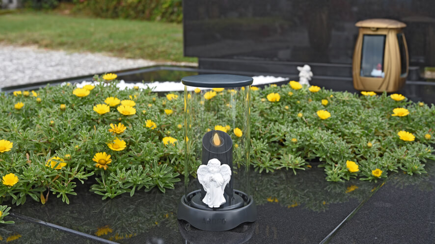 Ardeo sveča_tr_na grobu_ sveča za na pokopališče