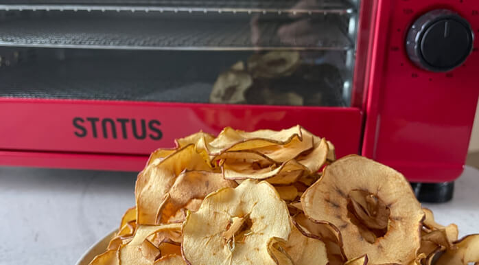 Uživajte v domačih prigrizkih, za katere veste, da so brez konzervansov in aditivov. Jabolčni čips