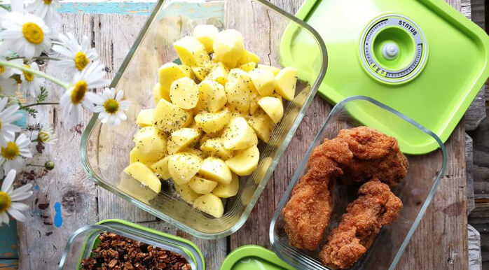 Če vam v menzi ostane pol porcije, jo shranite v vakuumsko posodo in odnesite domov. Tudi na ta način zmanjšate odstotek zavržene hrane.